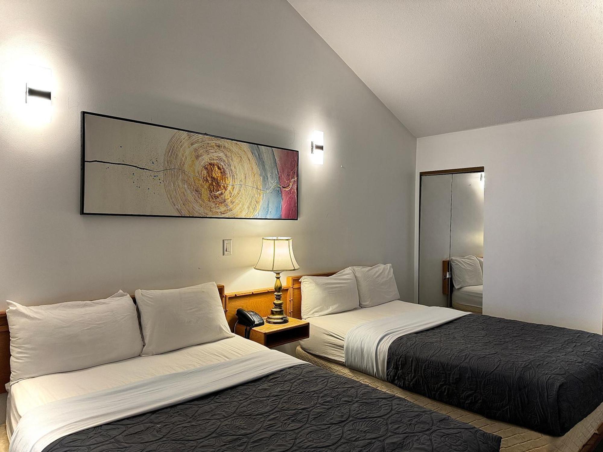 Sunshine Lodge Inn Gibsons Esterno foto