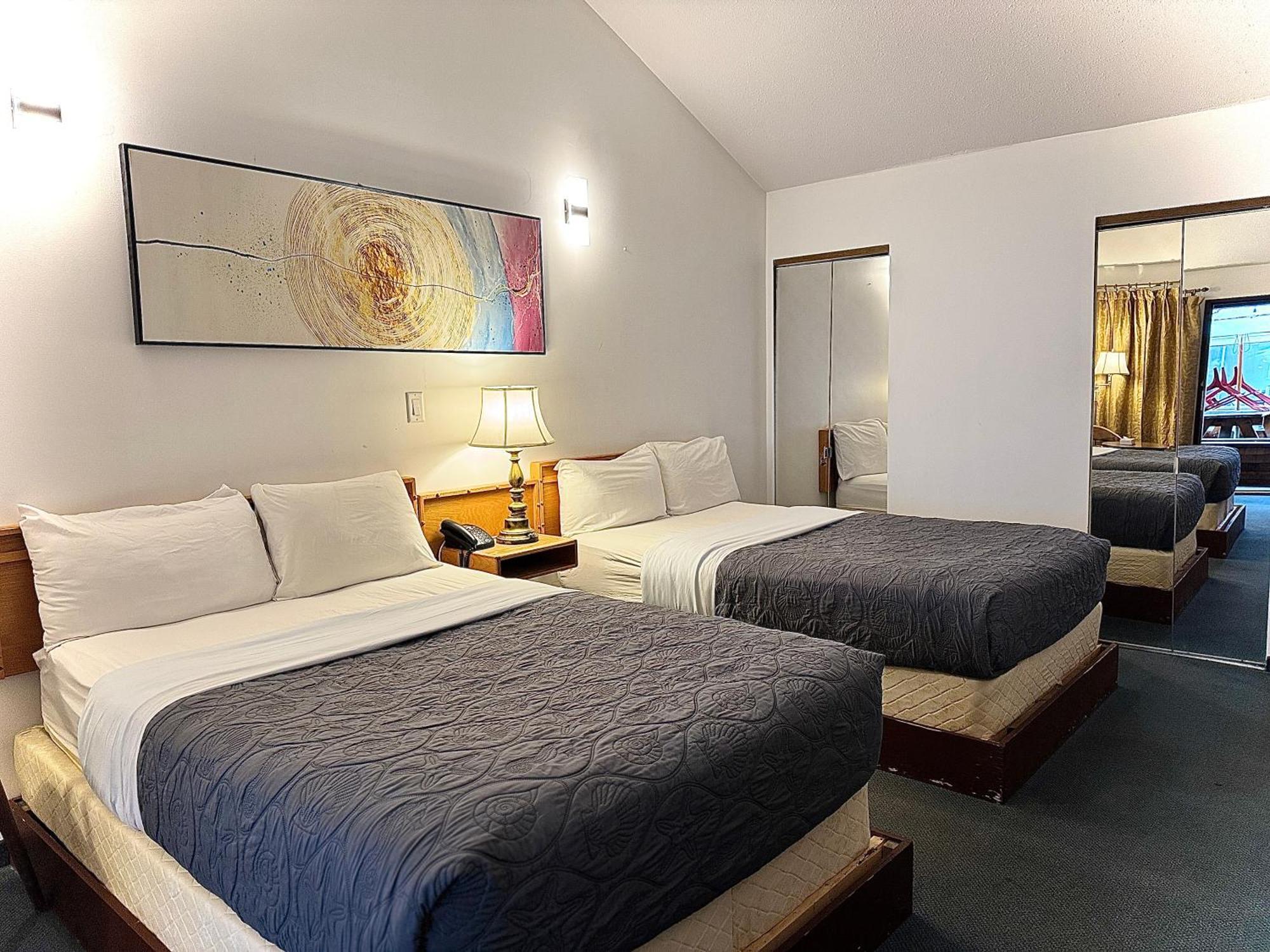 Sunshine Lodge Inn Gibsons Esterno foto