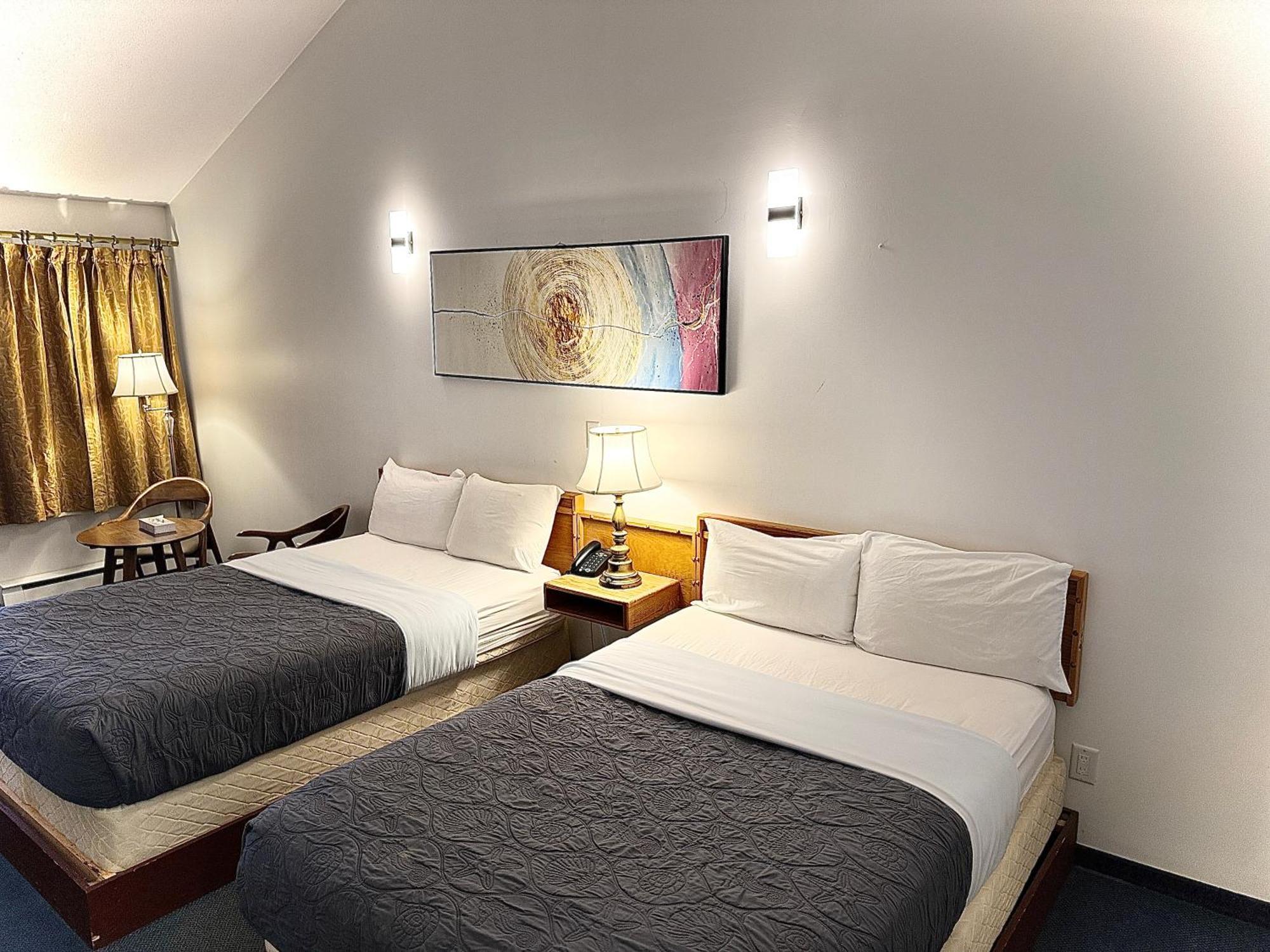 Sunshine Lodge Inn Gibsons Esterno foto