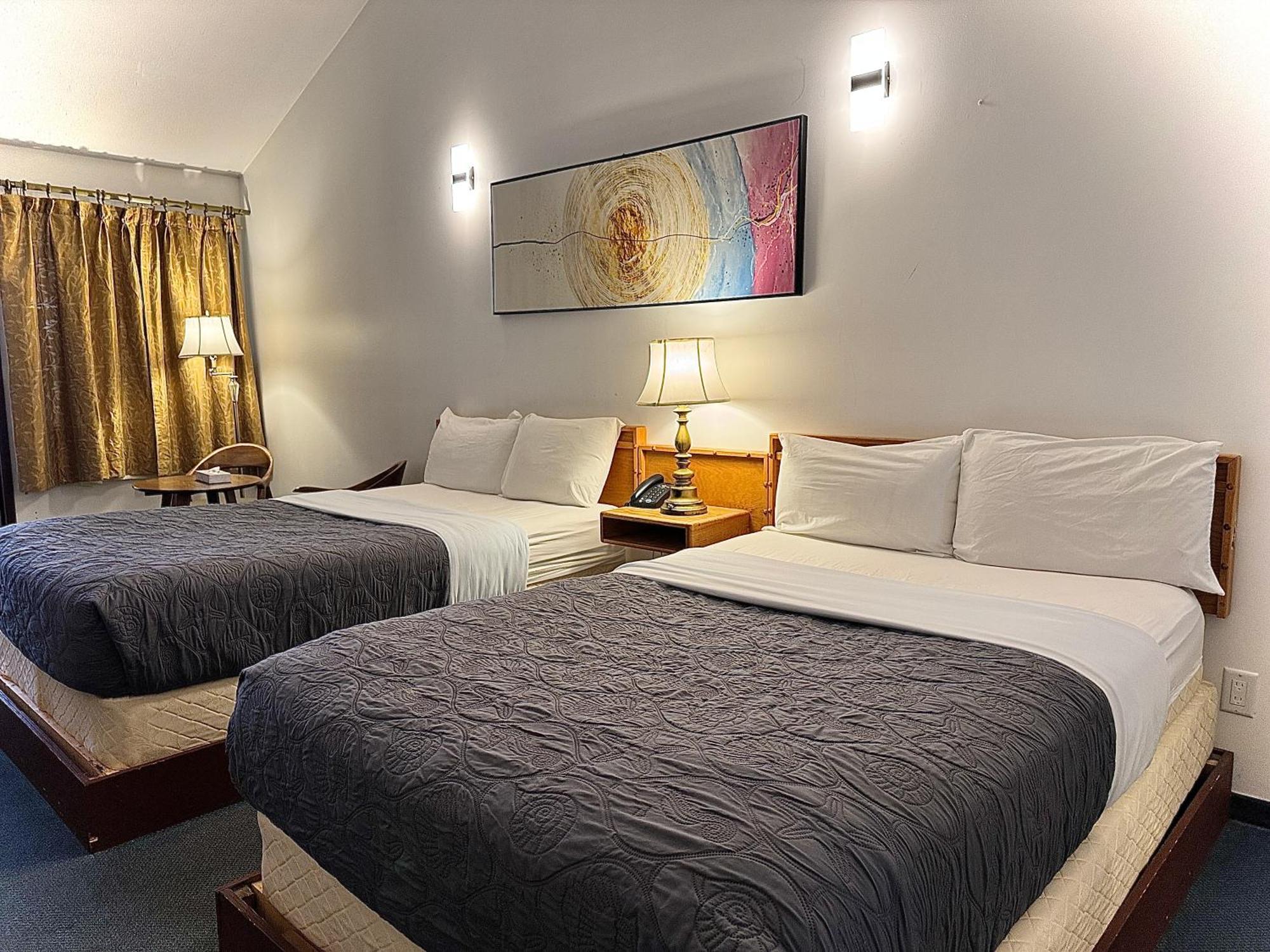 Sunshine Lodge Inn Gibsons Esterno foto