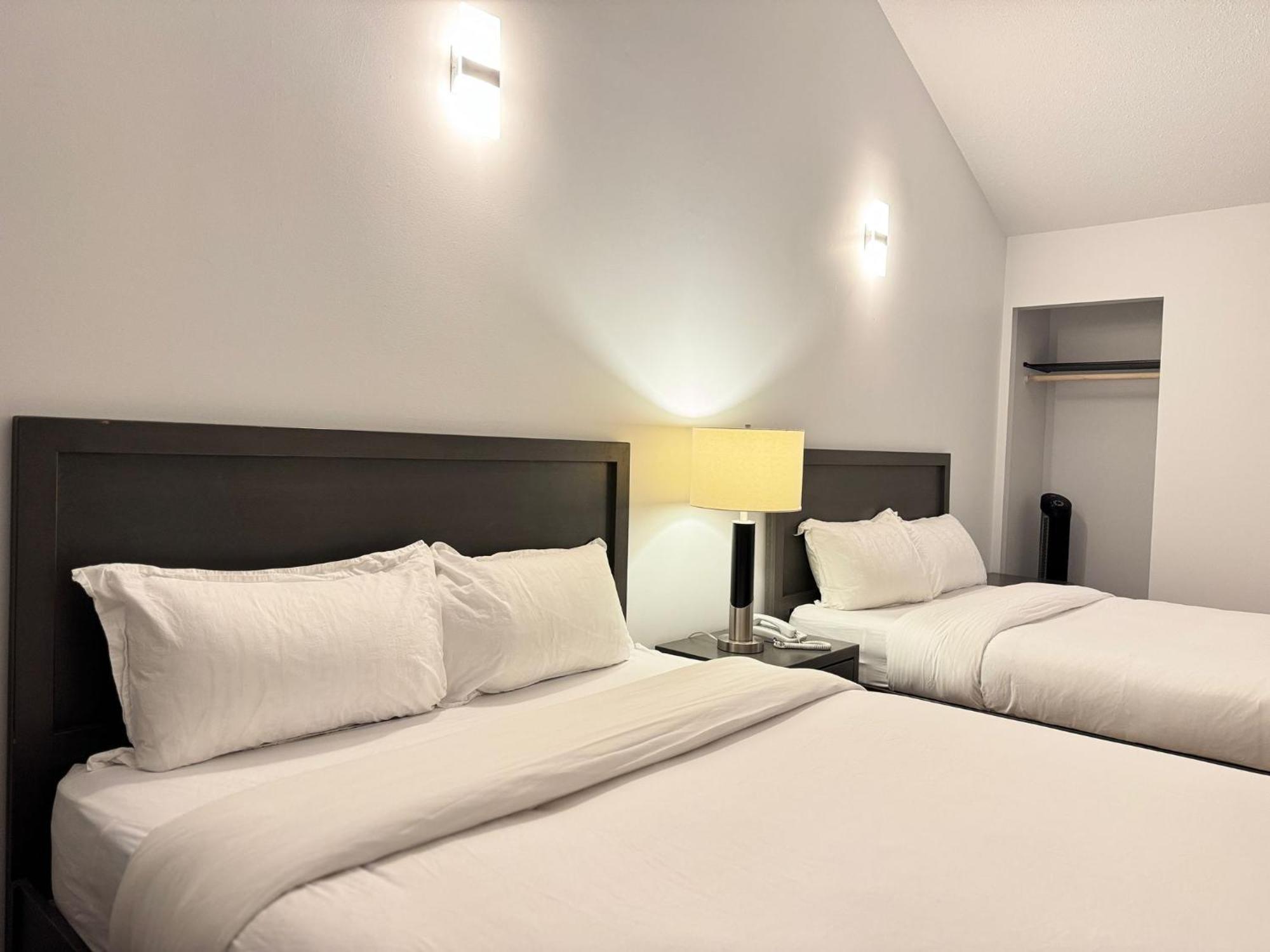 Sunshine Lodge Inn Gibsons Esterno foto