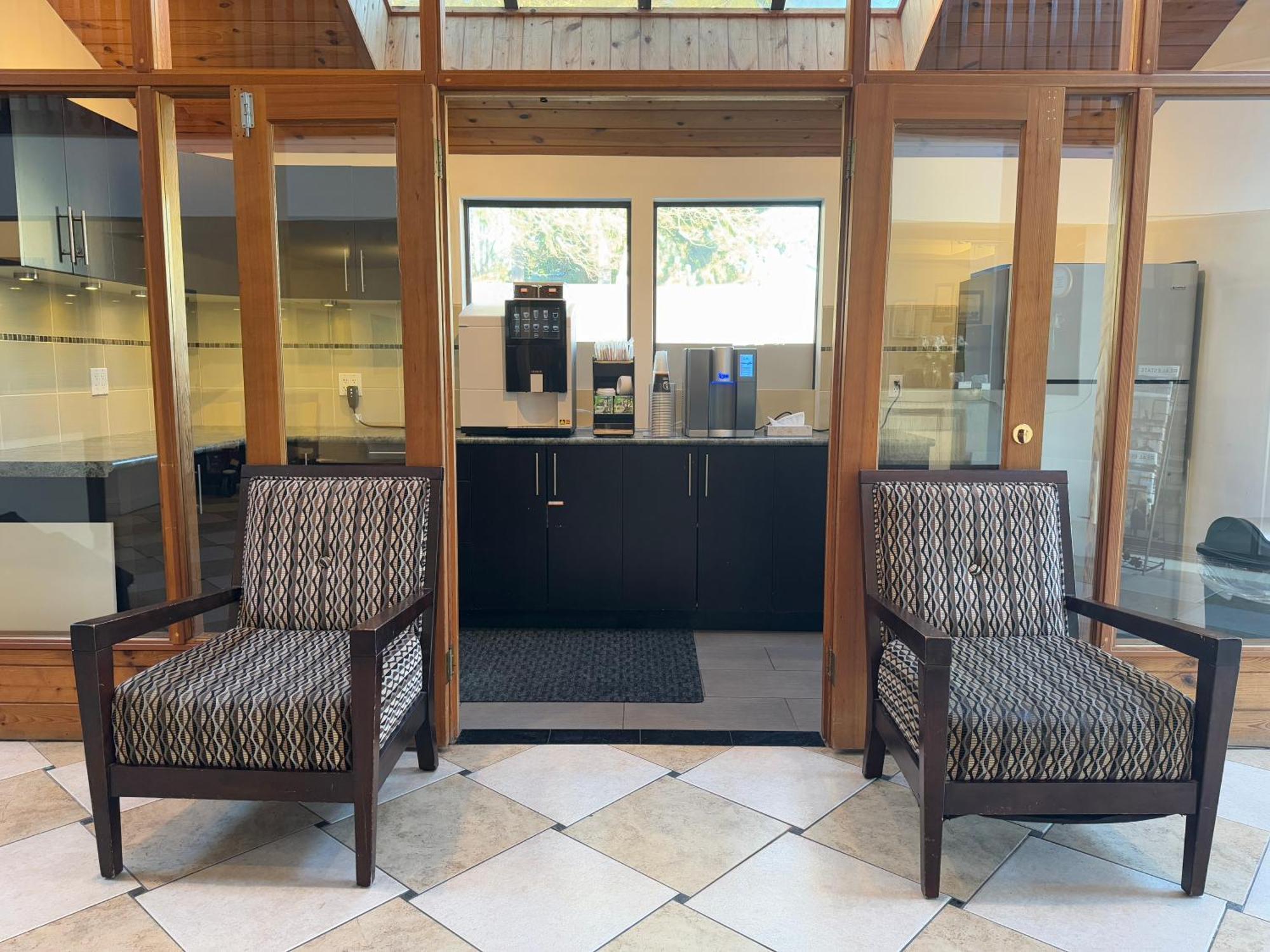 Sunshine Lodge Inn Gibsons Esterno foto