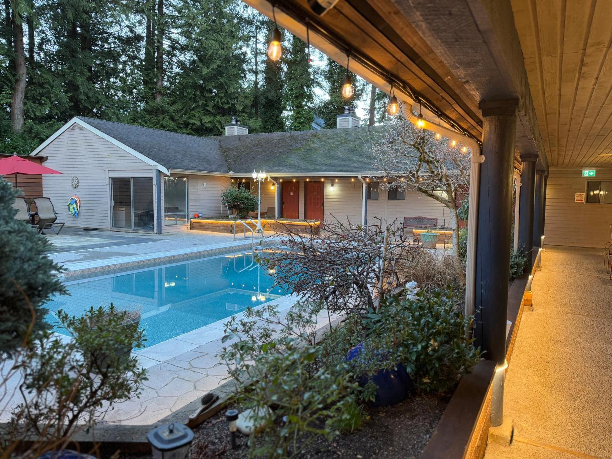 Sunshine Lodge Inn Gibsons Esterno foto