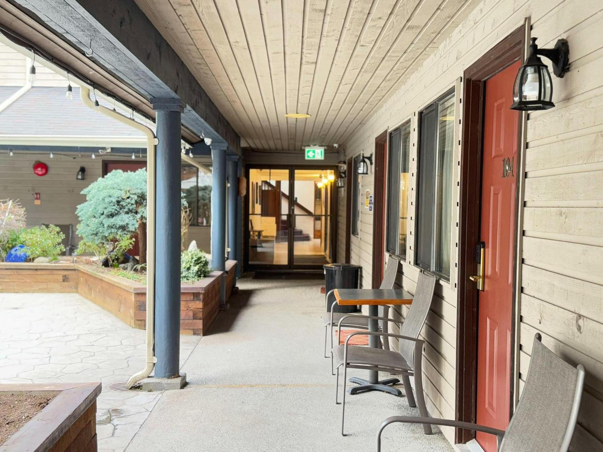 Sunshine Lodge Inn Gibsons Esterno foto