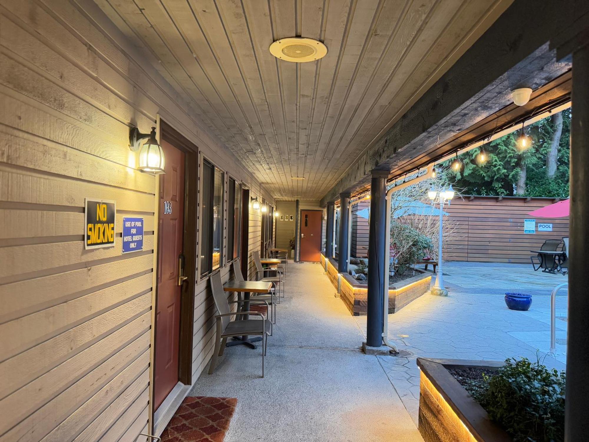 Sunshine Lodge Inn Gibsons Esterno foto