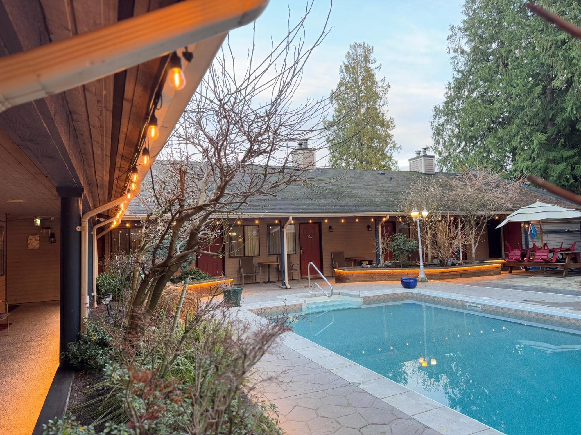 Sunshine Lodge Inn Gibsons Esterno foto