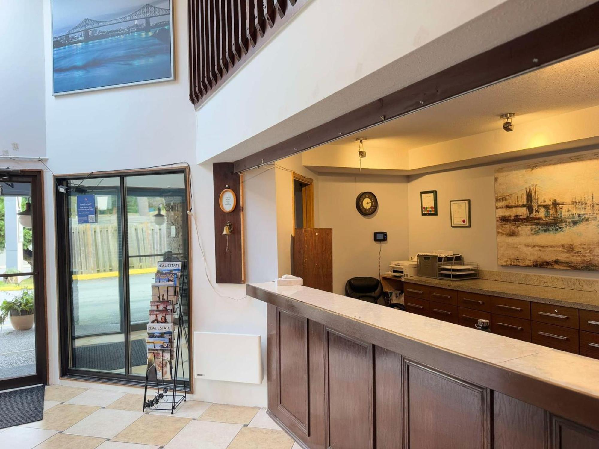 Sunshine Lodge Inn Gibsons Esterno foto
