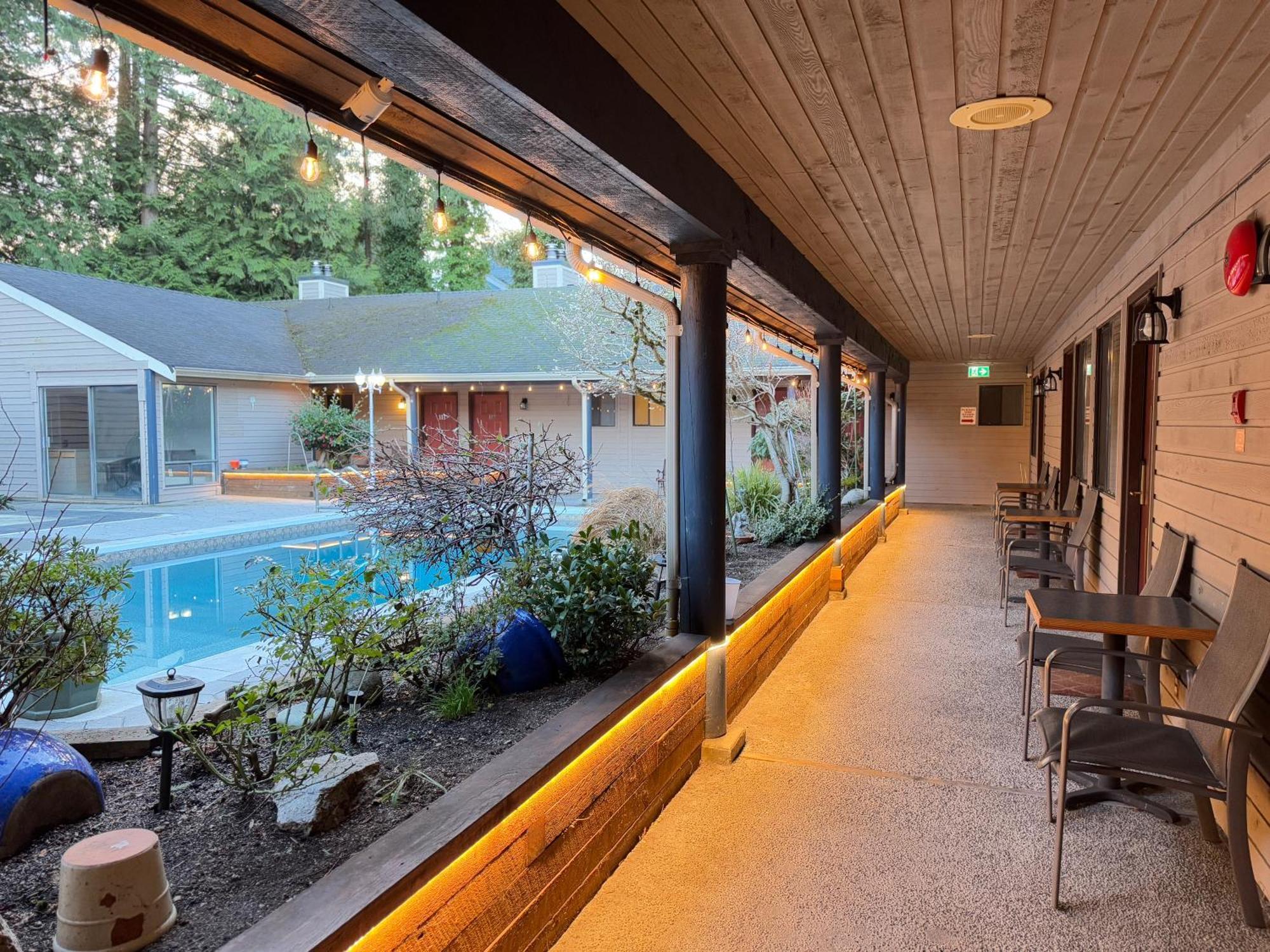 Sunshine Lodge Inn Gibsons Esterno foto