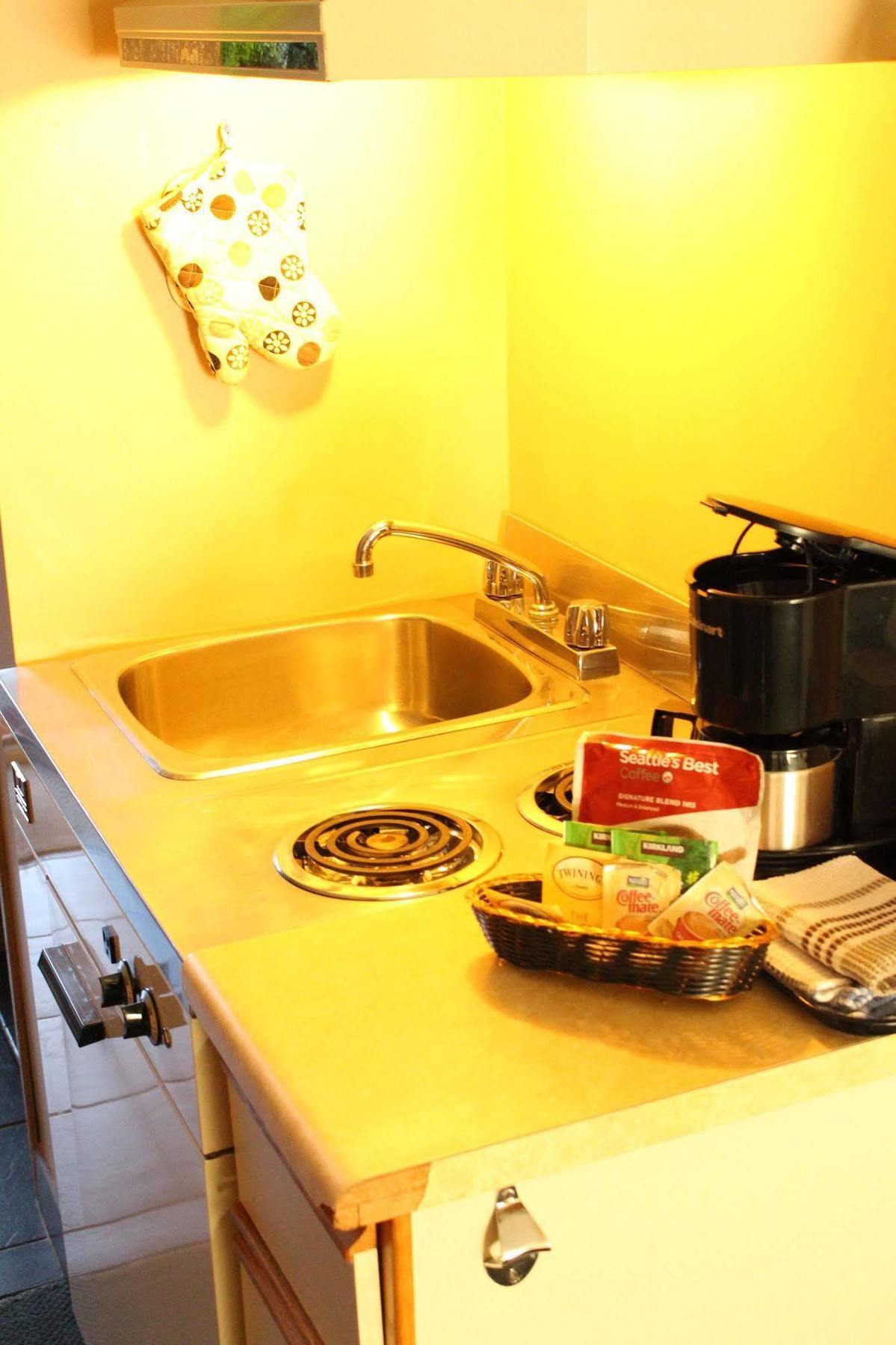 Sunshine Lodge Inn Gibsons Esterno foto