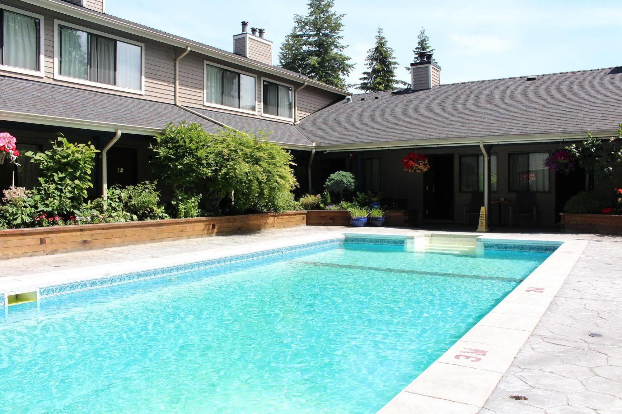 Sunshine Lodge Inn Gibsons Esterno foto